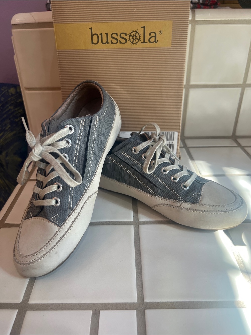 bussola womens Low-Top Lace-Up Sneakers in Gray and White